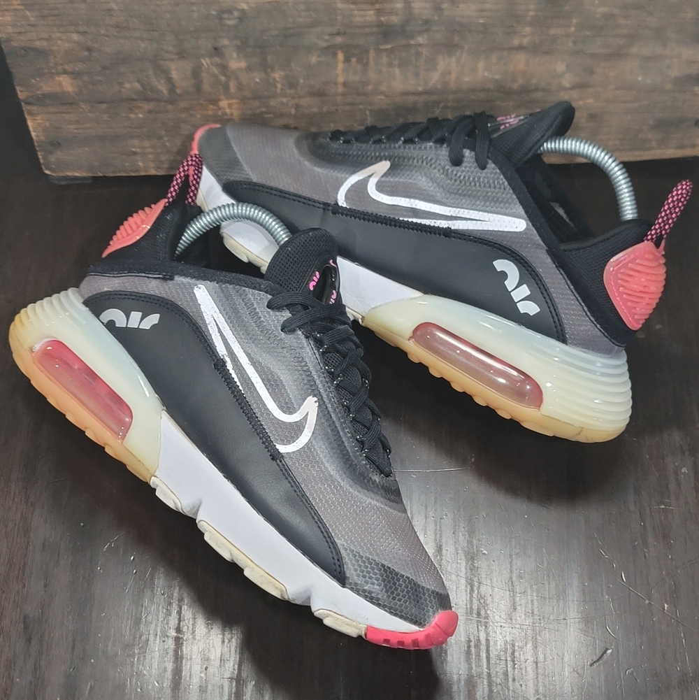 Nike Air Max 2090 " Black Pink Blast" Wmns 8.5 Fast Shipper.